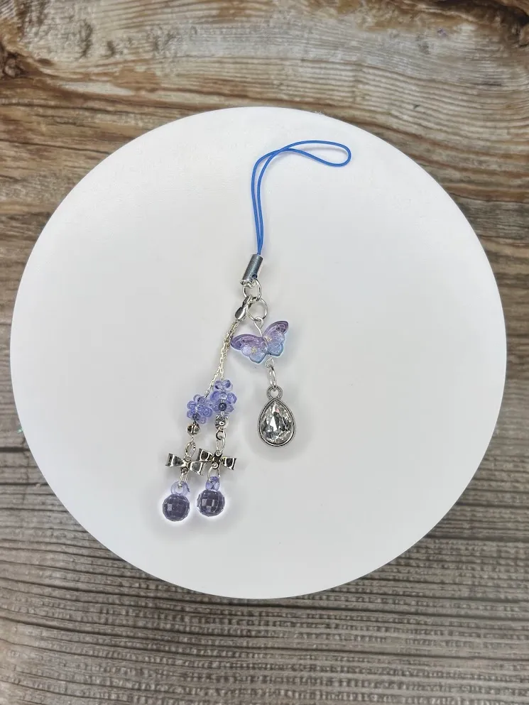 Petit papillon keychain — handmade keychain by Beadiverse