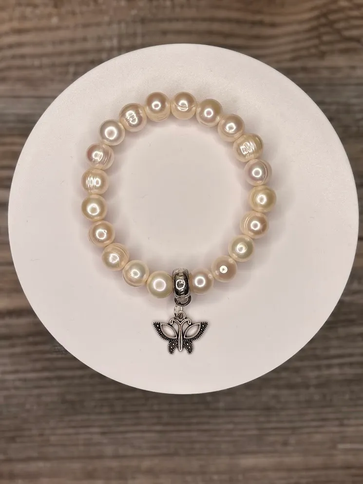 Pearl butterfly bracelet — handmade bracelet by Beadiverse