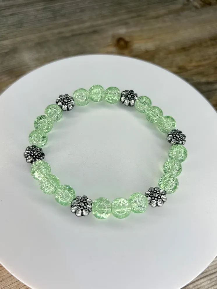 Green flower bracelet — handmade bracelet by Beadiverse
