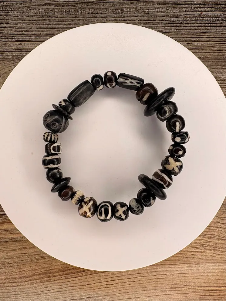 Carte noire bracelet — handmade bracelet by Beadiverse