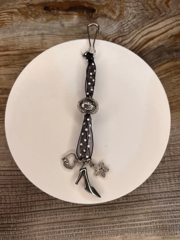 Ribbon high heel keychain — handmade keychain by Beadiverse