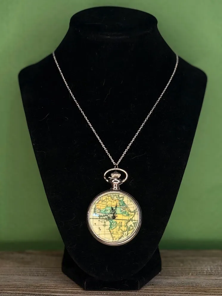 The compass necklace — handmade necklace by Beadiverse