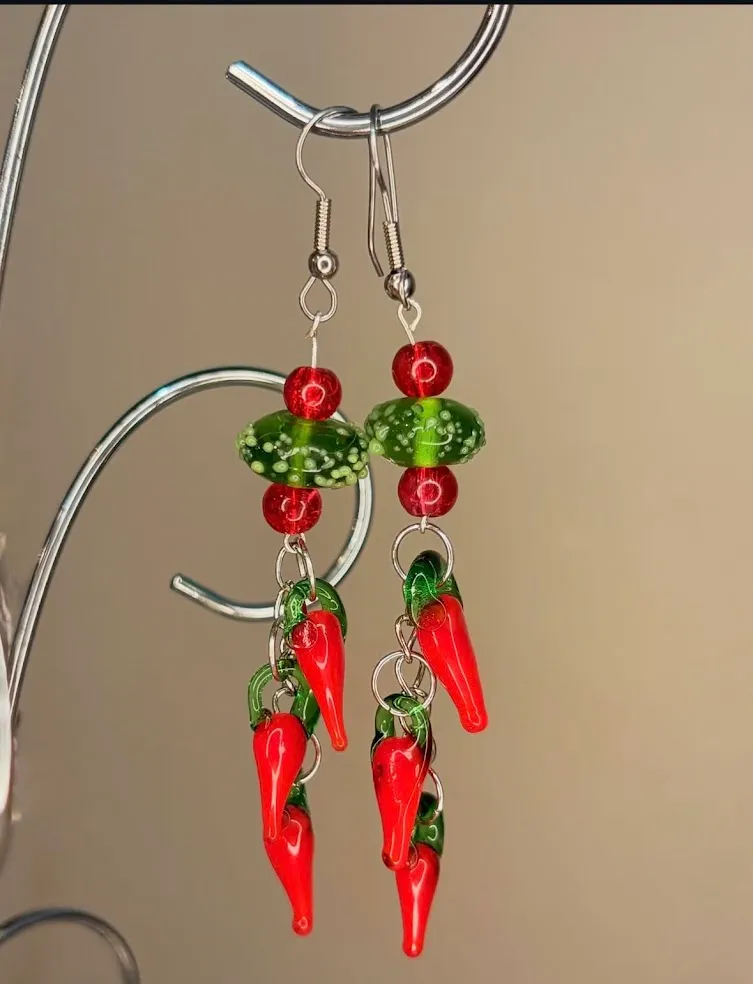 Chili pepper earings — handmade earrings by Beadiverse