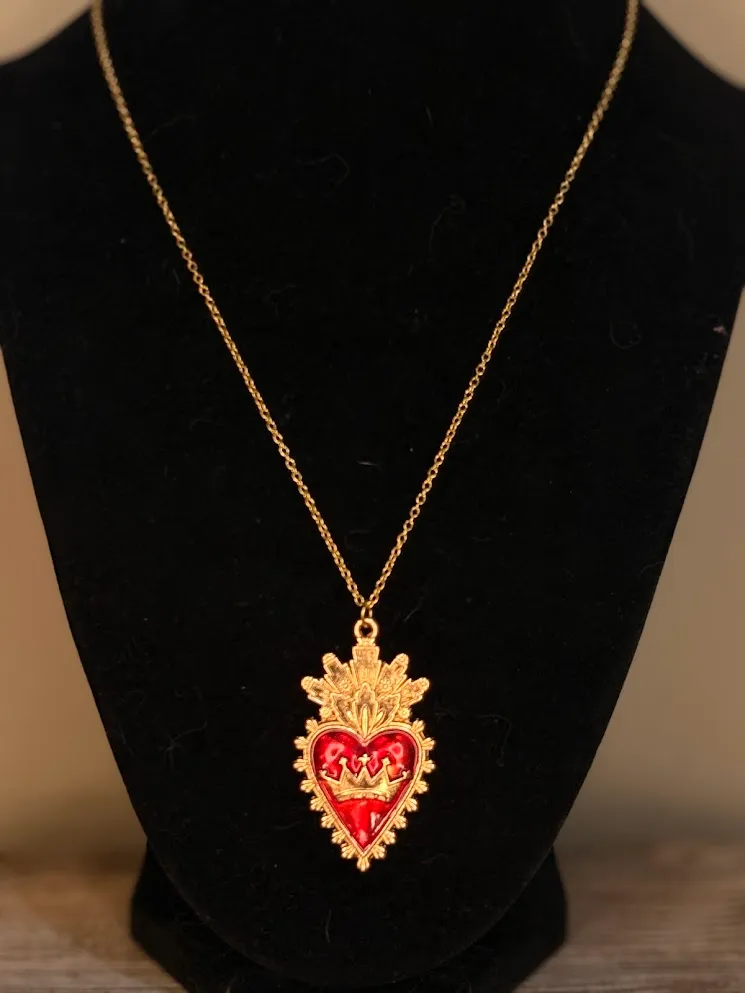 Crowned heart necklace — handmade necklace by Beadiverse