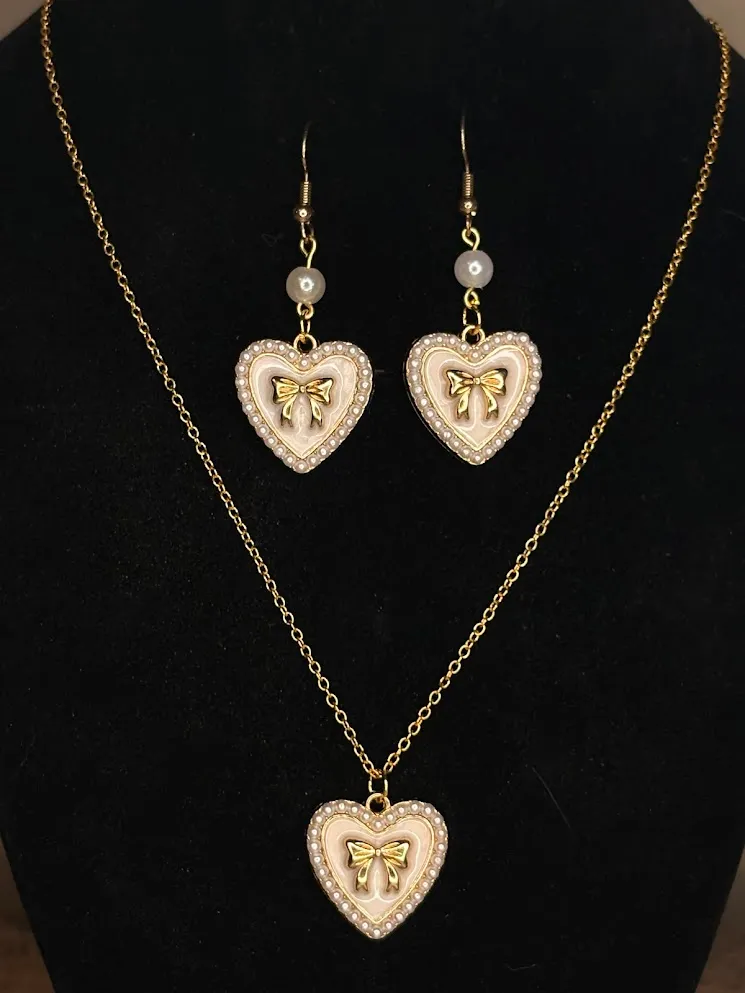 Pearl sweetheart set — handmade set by Beadiverse