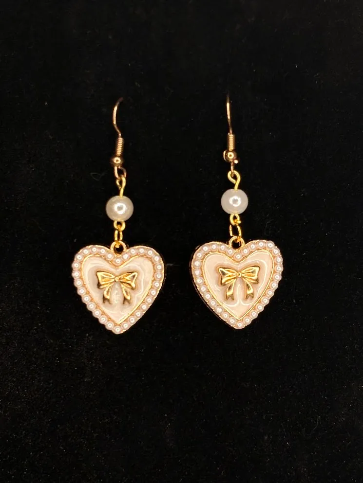 Pearl sweetheart earrings — handmade earrings by Beadiverse