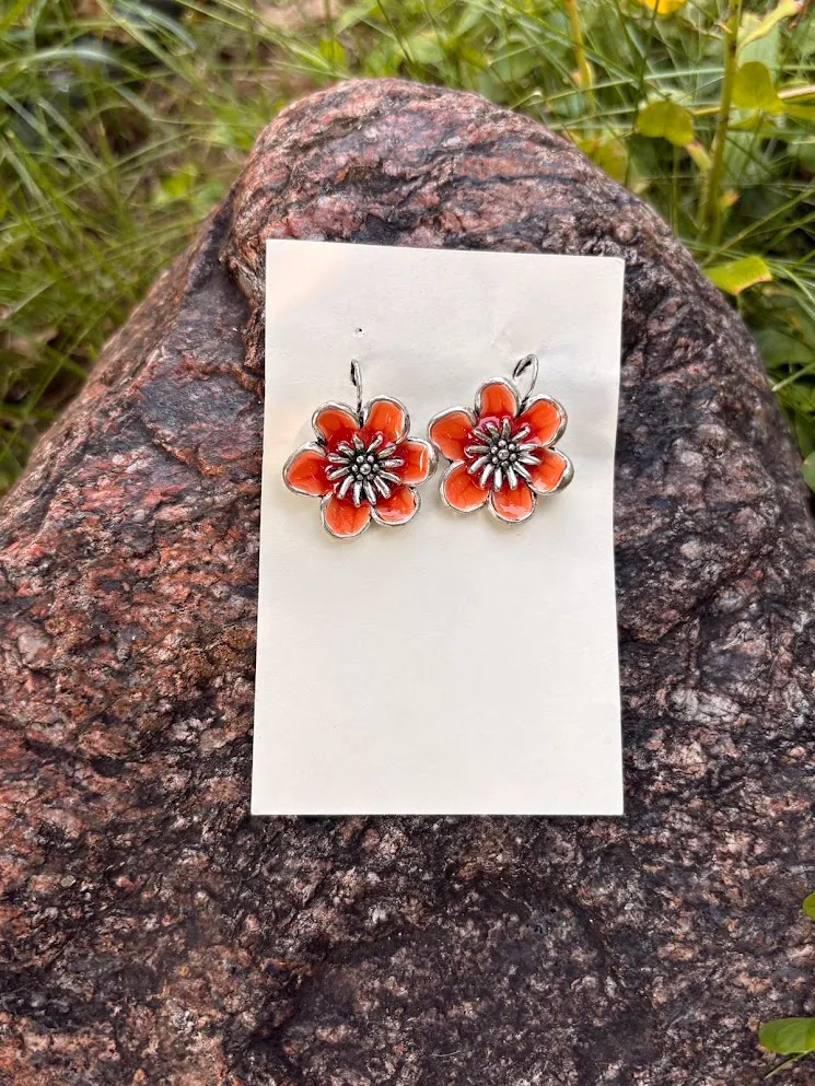 Wild poppy earrings — handmade earrings by Beadiverse