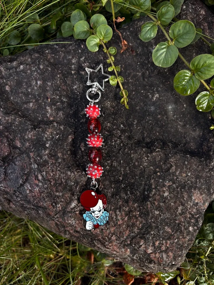 Pennywise keychain — handmade keychain by Beadiverse